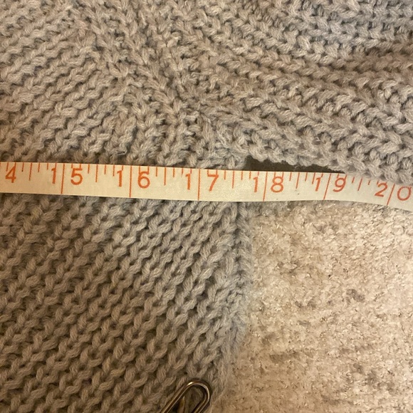 New without tags Venus sweater grey vneck - Picture 6 of 7